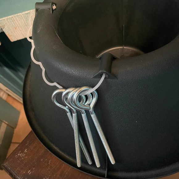 New Heavy Duty Christmas Tree Stand - Picture 3 of 3